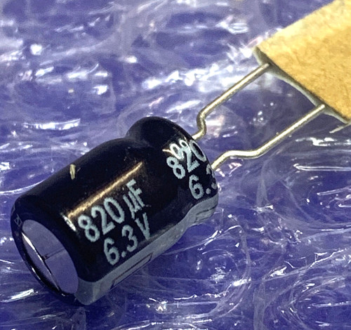 Panasonic 820uf 105 - 820uf, 105°